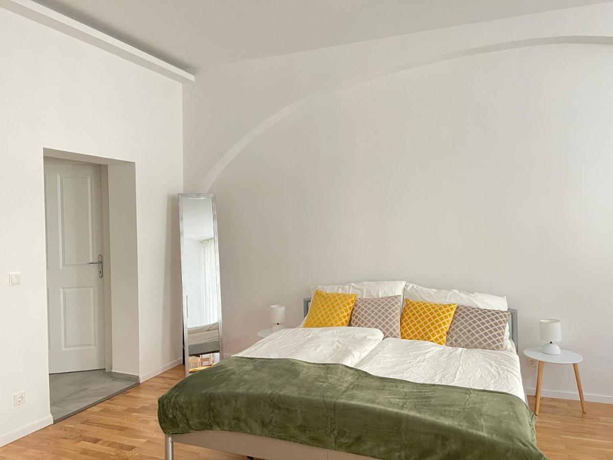 Big Apartment Вена Экстерьер фото