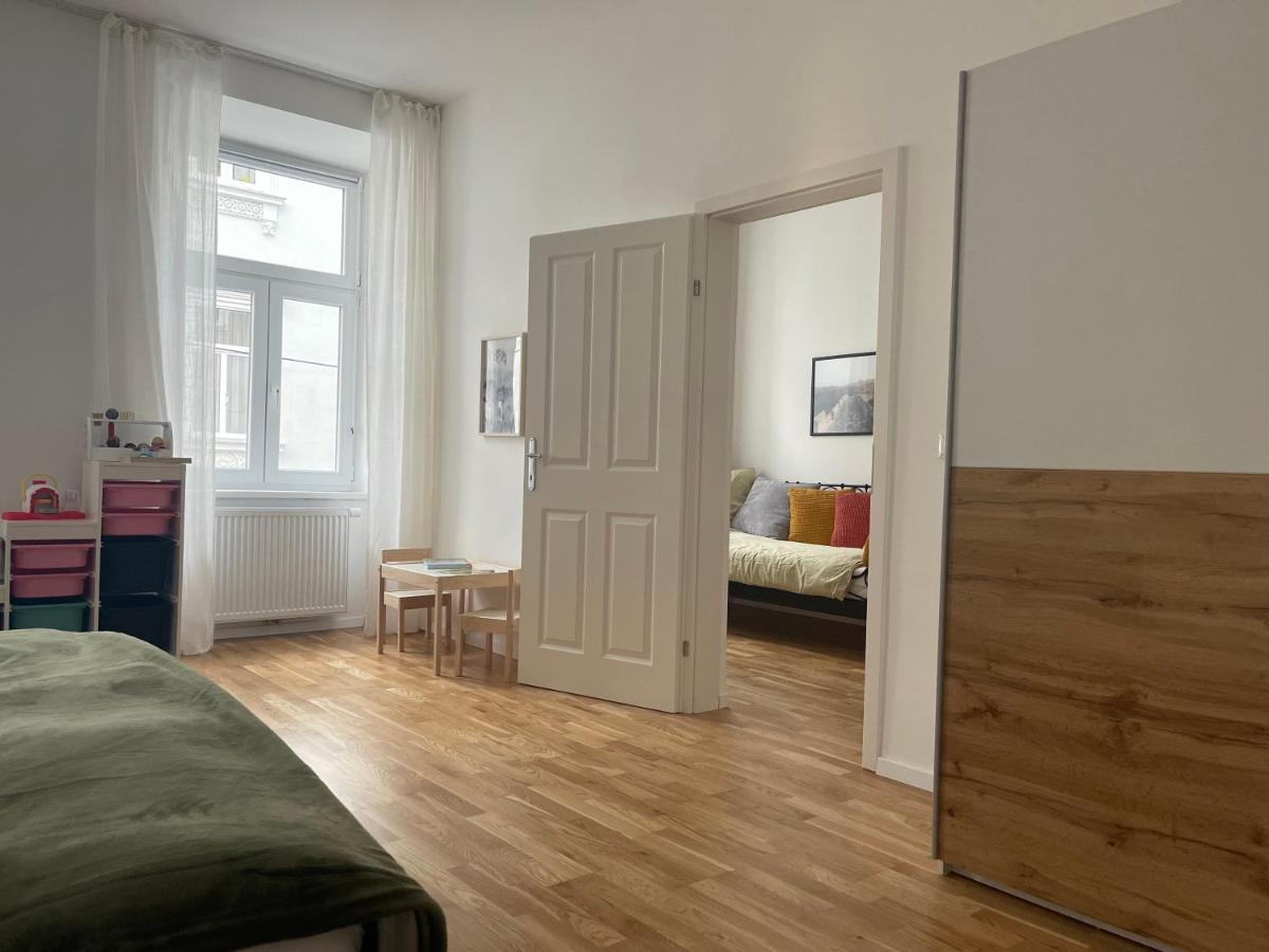 Big Apartment Вена Экстерьер фото