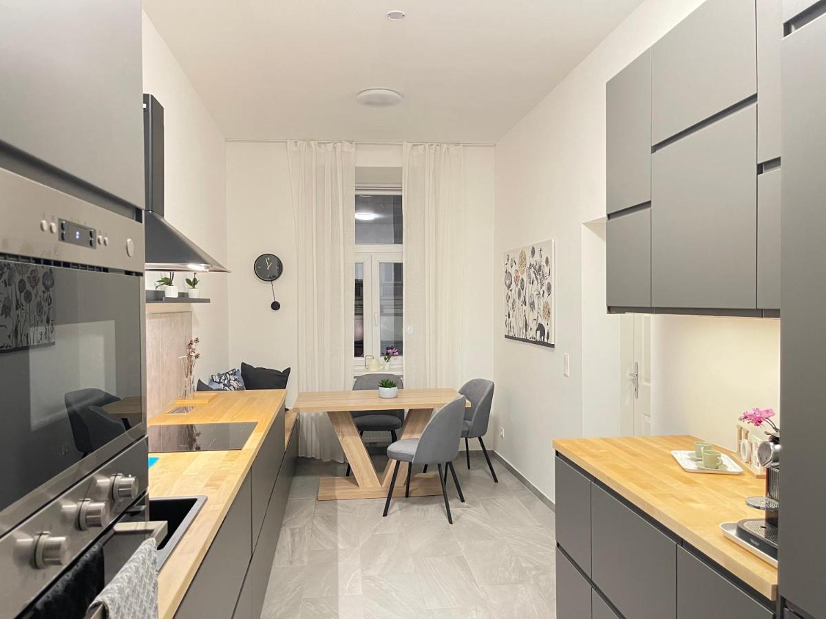 Big Apartment Вена Экстерьер фото
